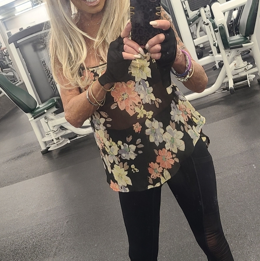 HP🔥🔥🔥Beautiful Spring Summer Floral Top sz S - Picture 4 of 15